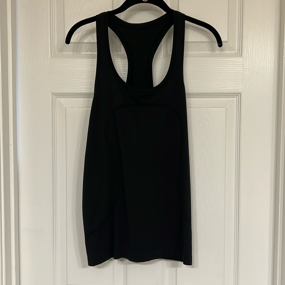 EUC lululemon swiftly tech tank. Size 8. Smoke free.